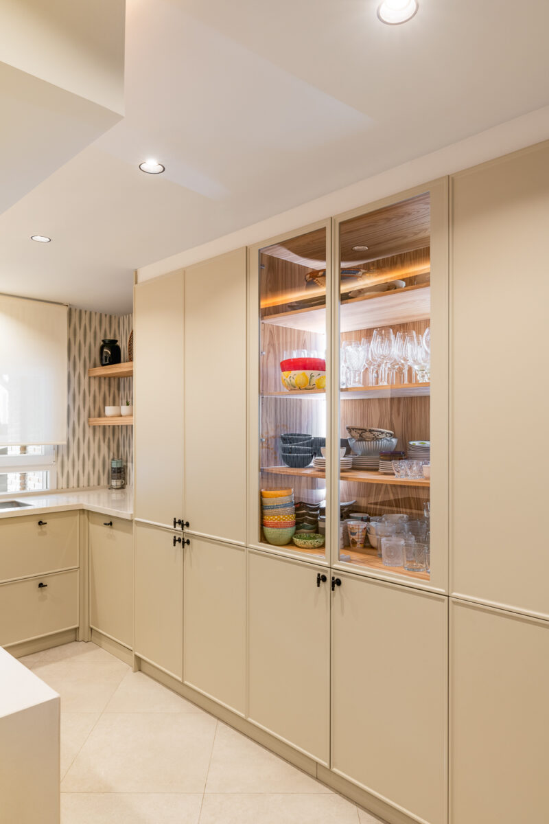 Une cuisine ouverte… sur la vie : une péninsule qui relie cuisine et salle à manger