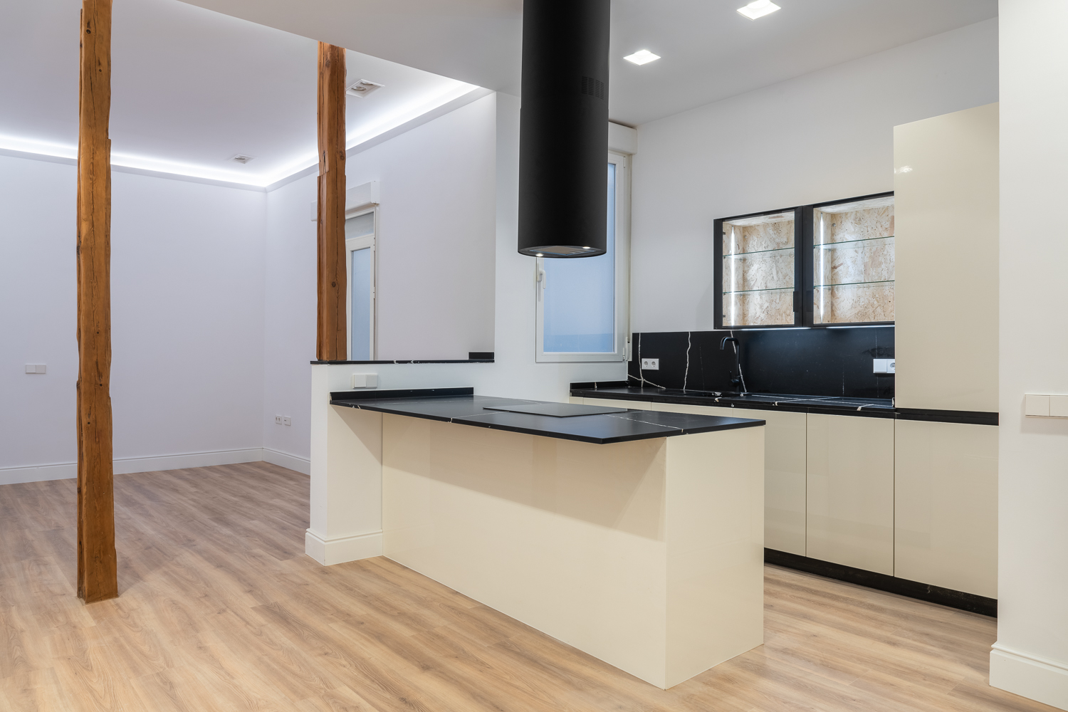 Industrial Loft: Workshop-Style Kitchens in Madrid Apartments