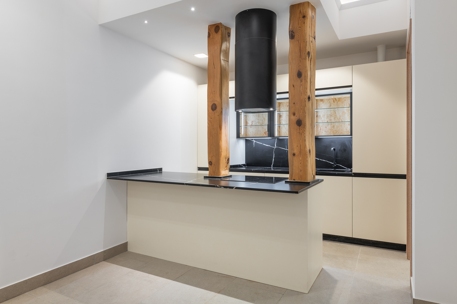 Industrial Loft: Workshop-Style Kitchens in Madrid Apartments