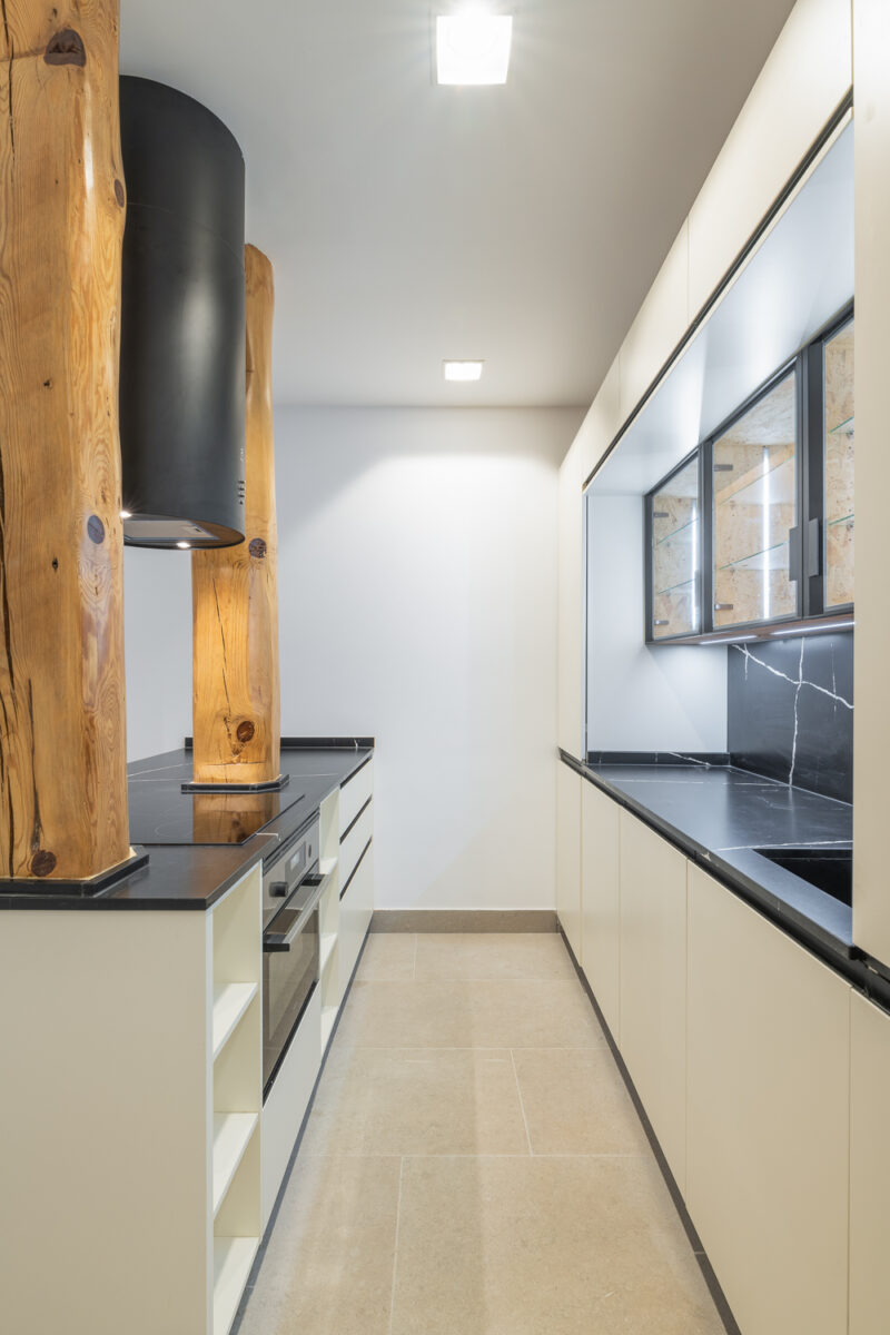 Industrial Loft: Workshop-Style Kitchens in Madrid Apartments