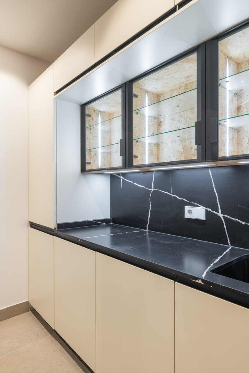 Industrial Loft: Workshop-Style Kitchens in Madrid Apartments