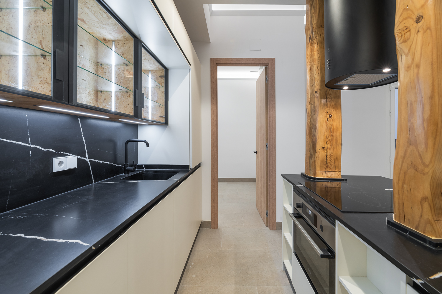 Industrial Loft: Workshop-Style Kitchens in Madrid Apartments