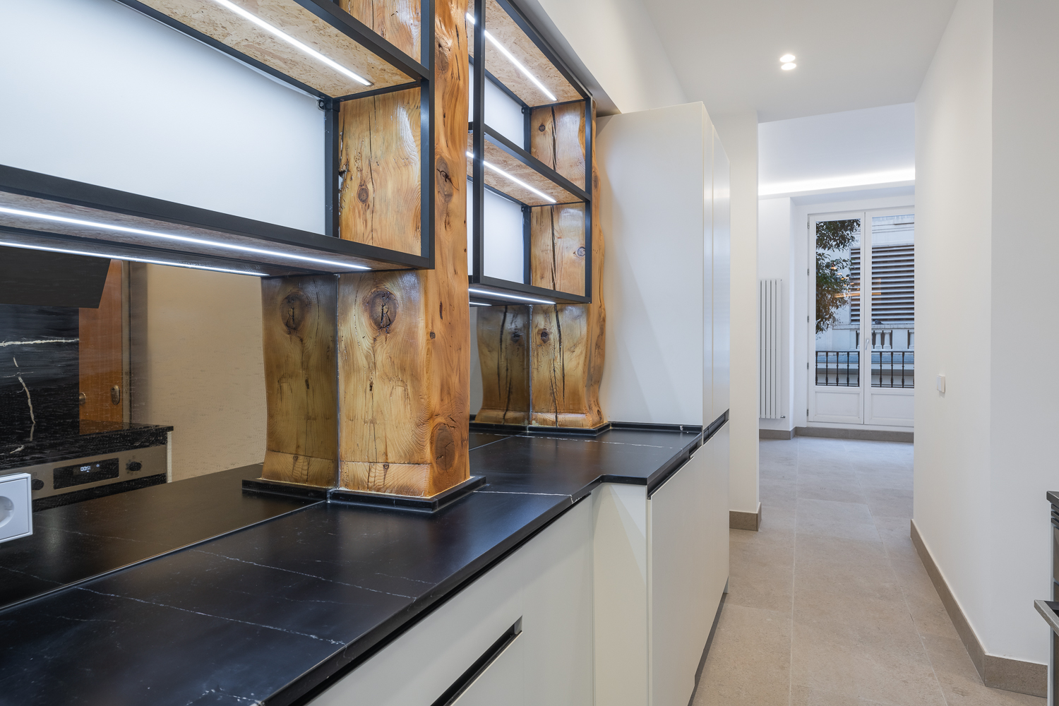 Industrial Loft: Workshop-Style Kitchens in Madrid Apartments
