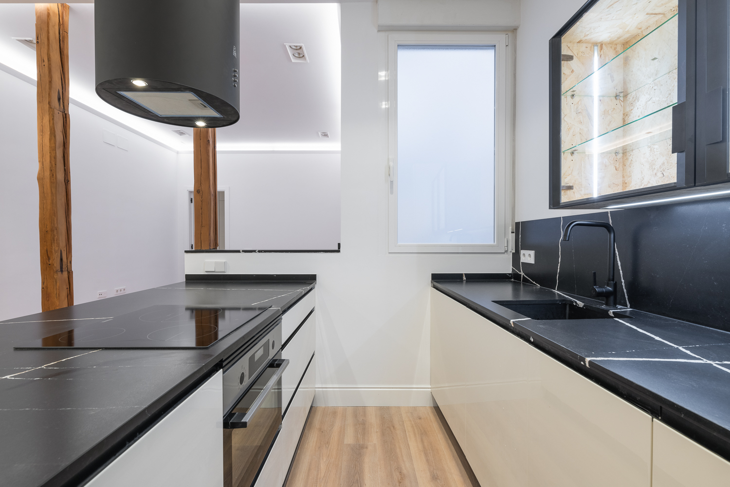 Industrial Loft: Workshop-Style Kitchens in Madrid Apartments