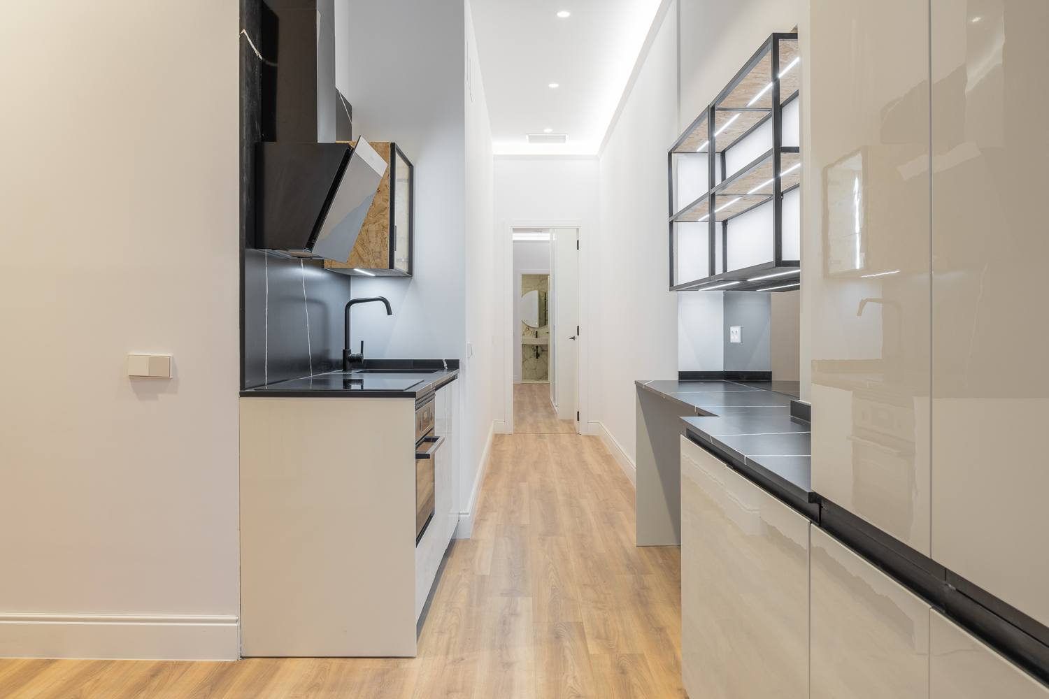 Industrial Loft: Workshop-Style Kitchens in Madrid Apartments