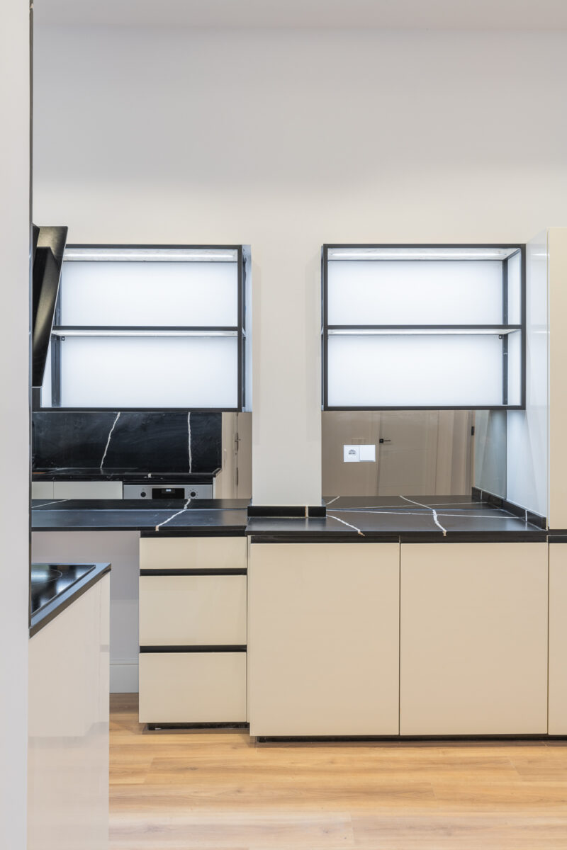 Industrial Loft: Workshop-Style Kitchens in Madrid Apartments