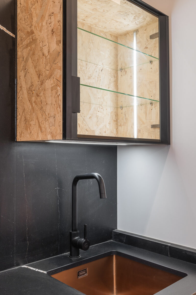 Industrial Loft: Workshop-Style Kitchens in Madrid Apartments