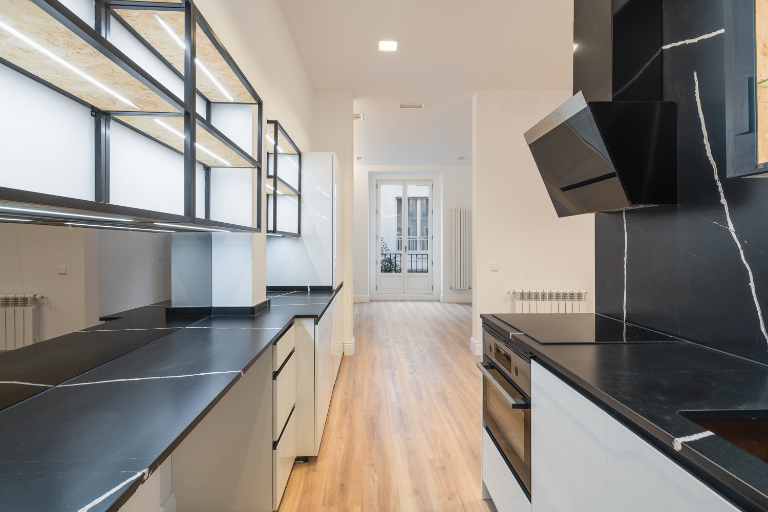 Industrial Loft: Workshop-Style Kitchens in Madrid Apartments