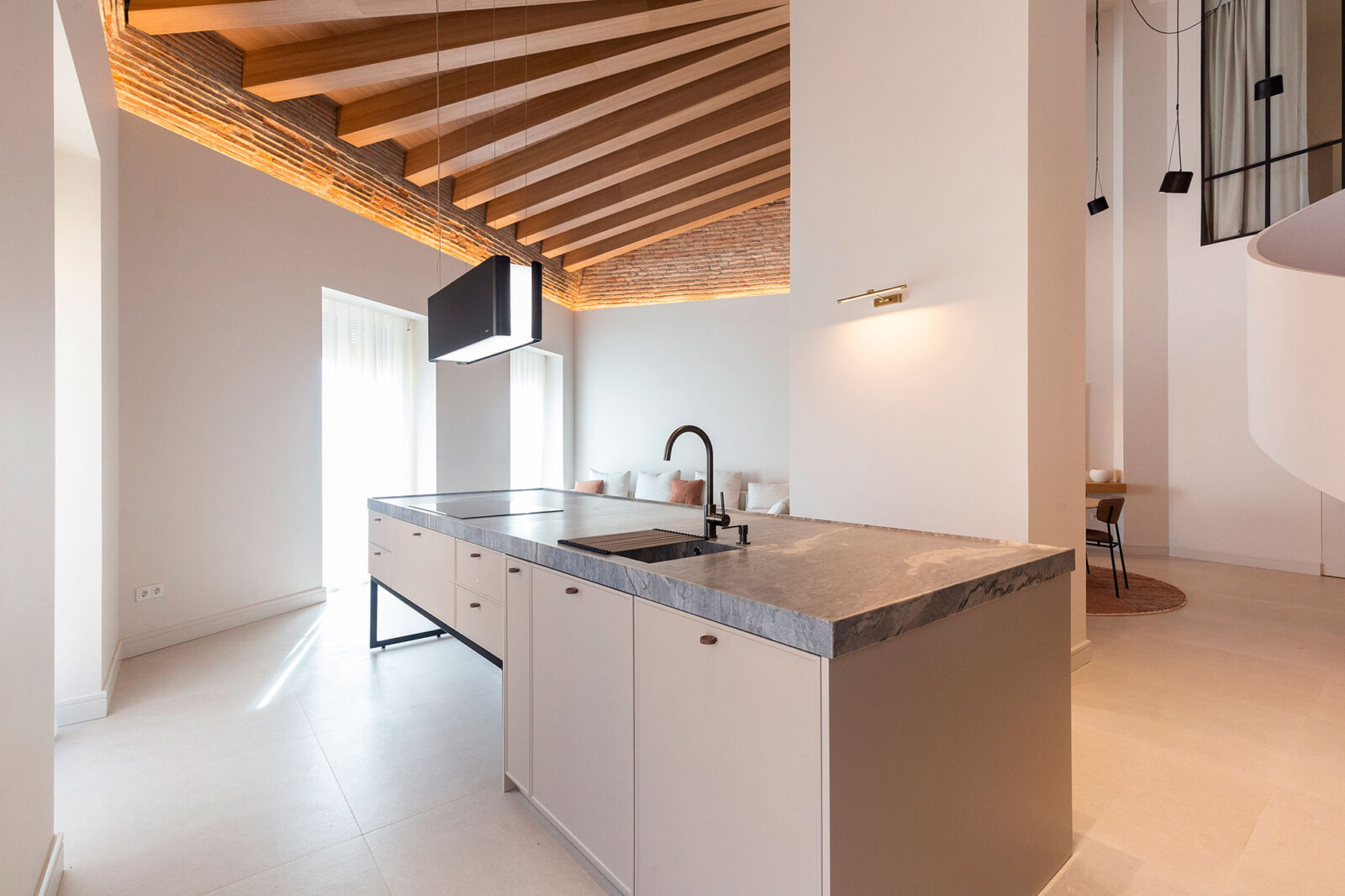 A Kitchen That Doesn’t Look Like a Kitchen: A Penthouse in Valencia