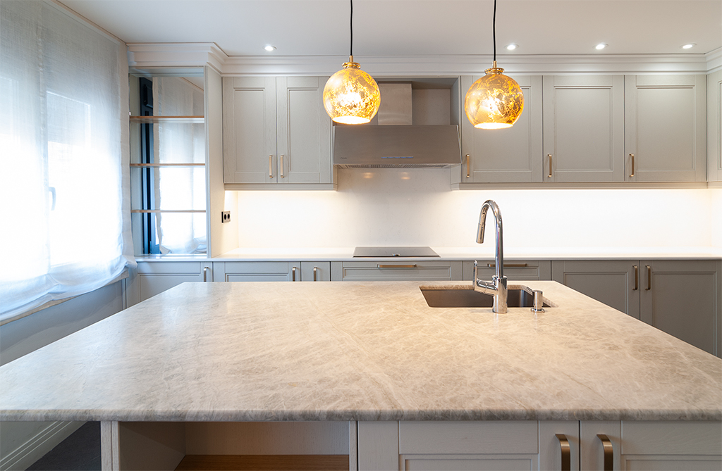 Classic Elegance: Kitchen with Island and Dining Area