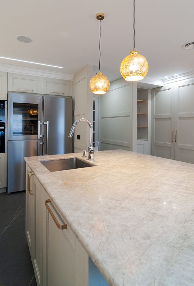 Classic Elegance: Kitchen with Island and Dining Area