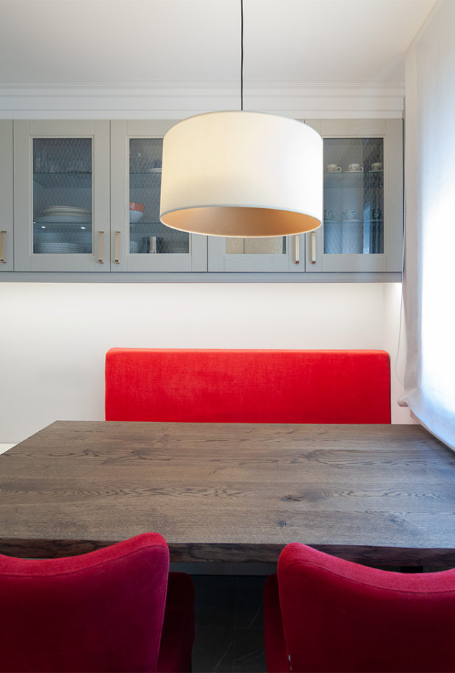 Classic Elegance: Kitchen with Island and Dining Area